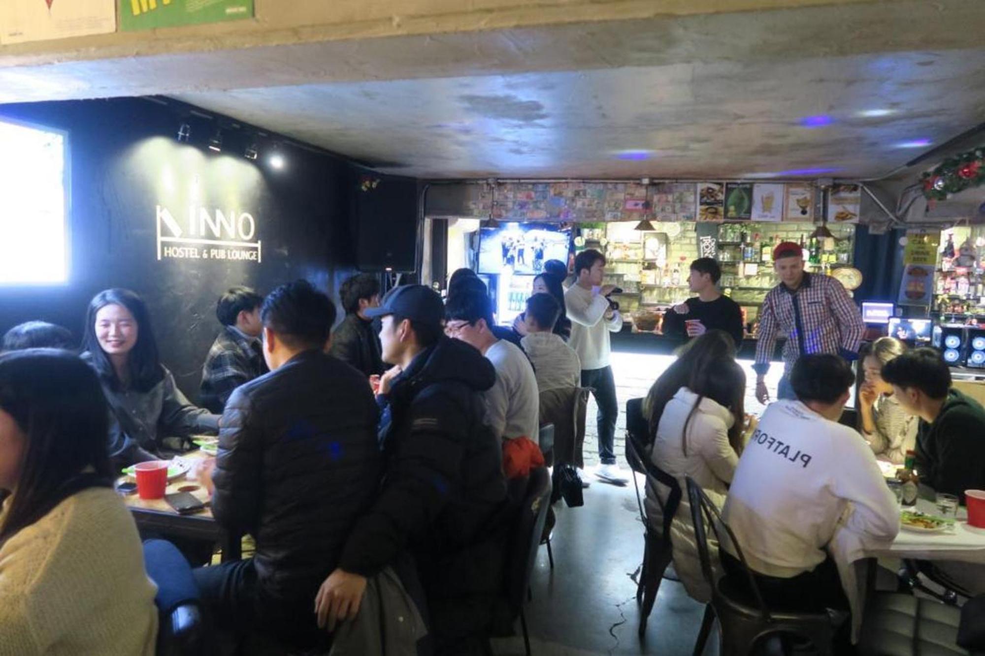 Inno Hostel & Pub Lounge Hongdae Seoel Buitenkant foto